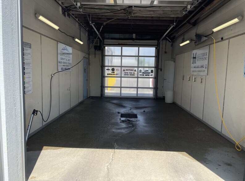 More Photos Of 425 7th Ave SE, High River Carwash For Sale