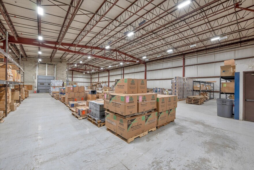 More Photos Of 11-25 Harding St, Middletown Warehouse For Lease