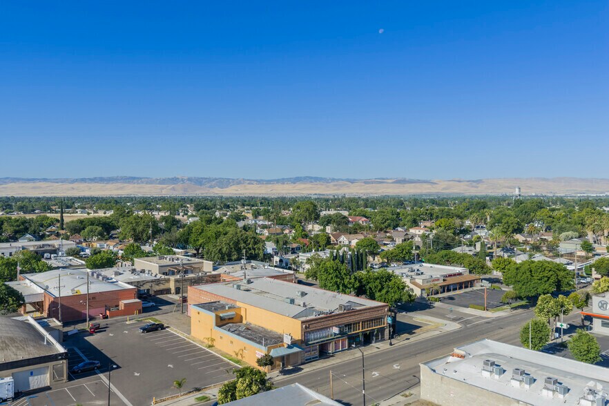 Primary Photo Of 130 W 11th St, Tracy General Retail For Lease