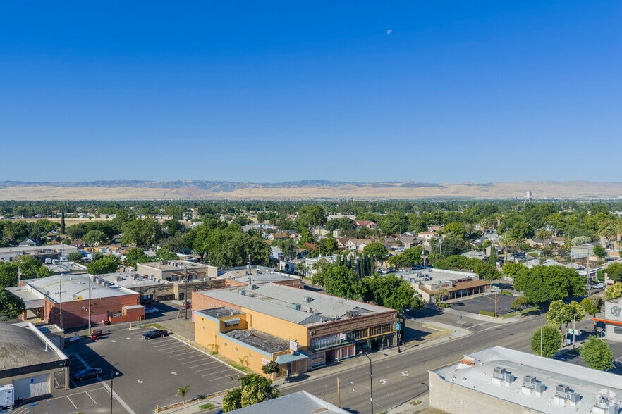 More Photos Of 130 W 11th St, Tracy General Retail For Lease