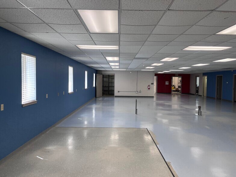 More Photos Of 12 South Ave, Sewickley Warehouse For Lease