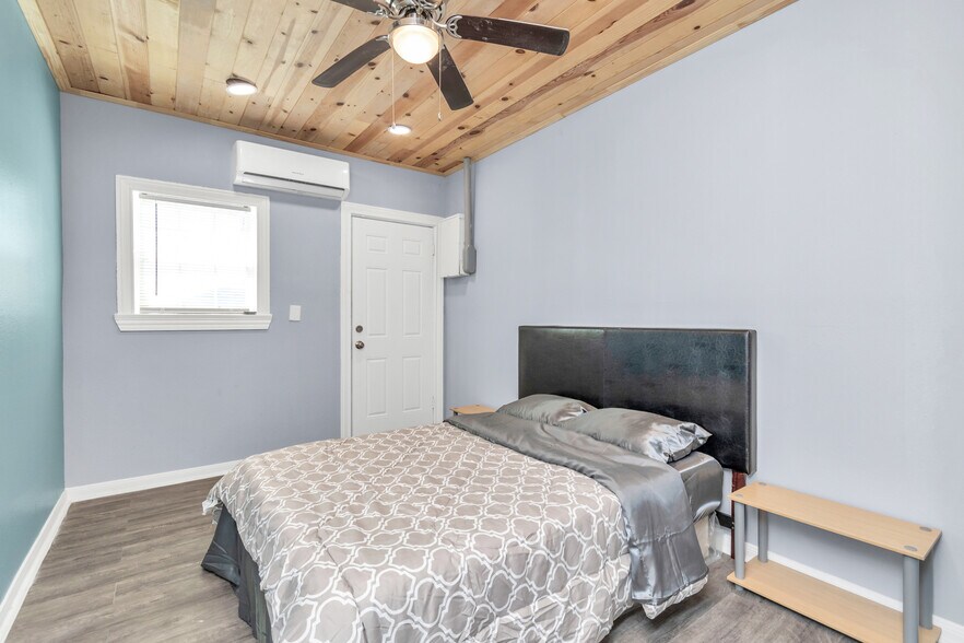 More Photos Of 915 8th St, Galveston Apartments For Sale