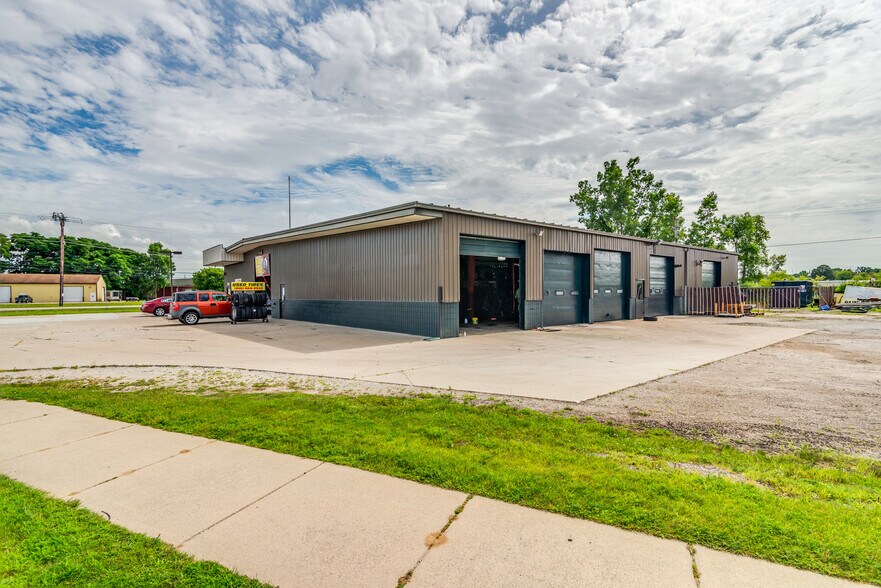 More Photos Of 500 E Huron Blvd, Marysville Auto Repair For Sale