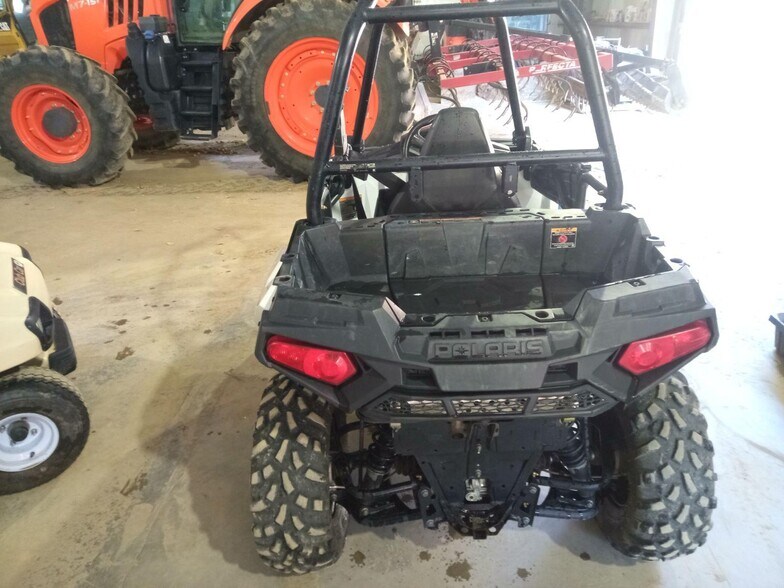 More Photos Of 224 Michael Ln, New Berlin Racetrack For Sale