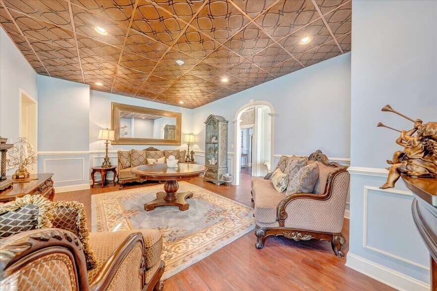 More Photos Of 812 E Main St, Bedford Lodge Meeting Hall For Sale