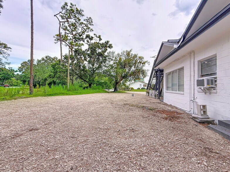 More Photos Of 301 N US Highway 41, Ruskin Office Residential For Lease