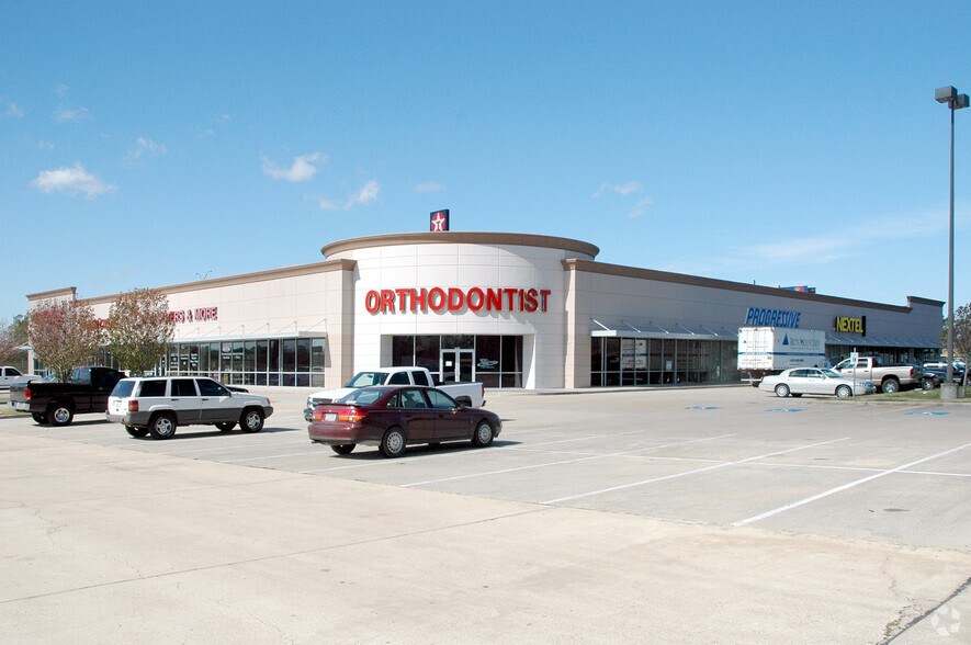 More Photos Of 3936-3974 Eastex Fwy, Beaumont Storefront Retail Office For Lease