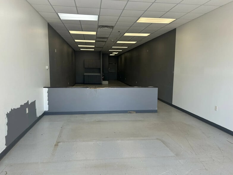 More Photos Of 2312 W 69th St, Sioux Falls General Retail For Lease