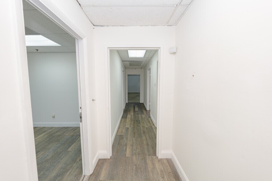 More Photos Of 4095 N 28th Way, Hollywood Warehouse For Lease