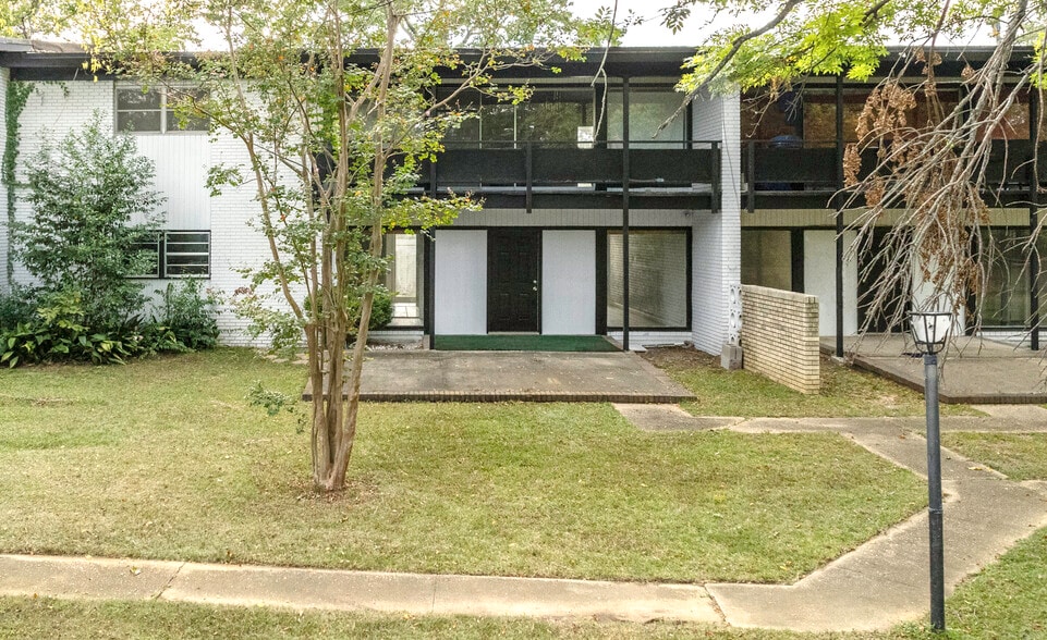 More Photos Of 3701-3743 Wesley Dr, Montgomery Apartments For Sale