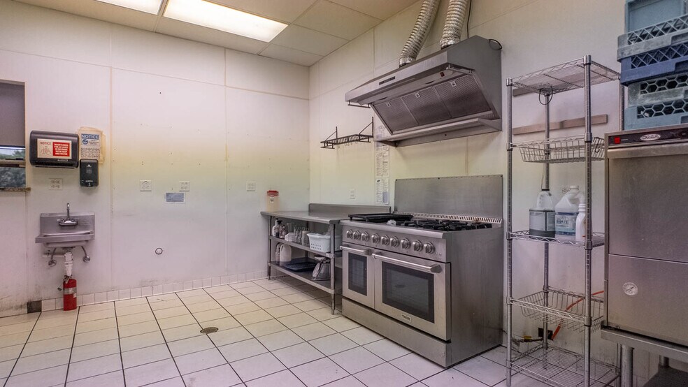 More Photos Of 746 US-63 Hwy, Mammoth Spring General Retail For Sale