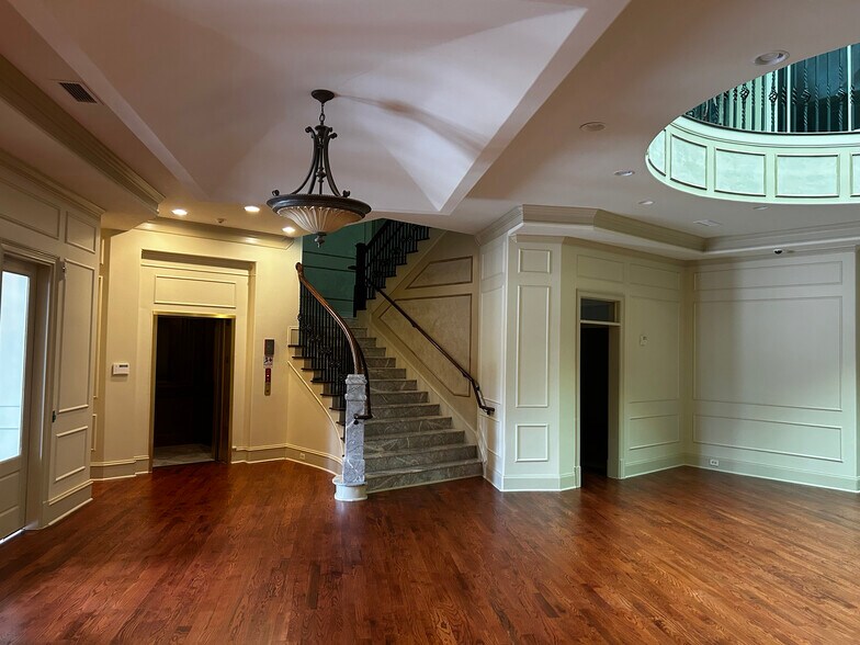 More Photos Of 630 Kennesaw Due West Rd, Kennesaw Office For Sale