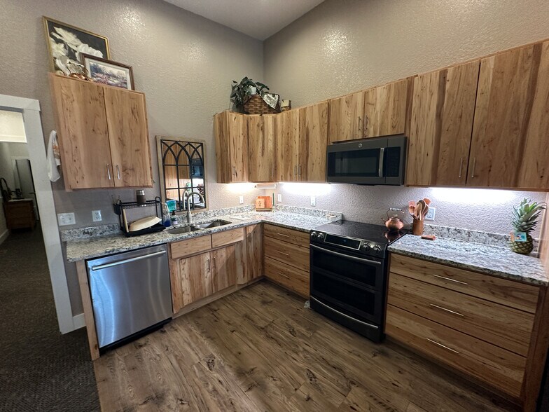 More Photos Of 3099 Highway 95, Mountain Grove Restaurant For Sale