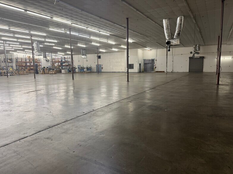 More Photos Of 889 Seahawk Cir, Virginia Beach Manufacturing For Lease