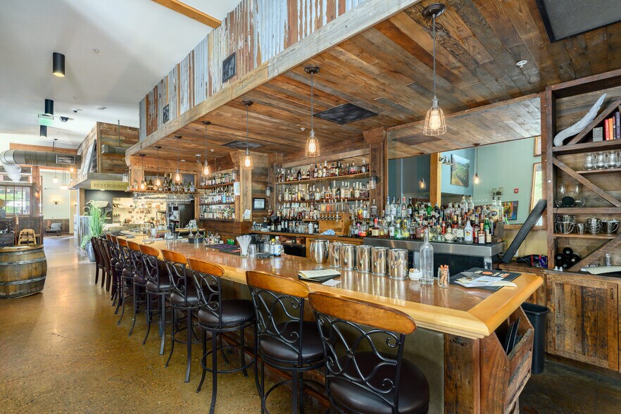 More Photos Of 645 NE 3rd St, Mcminnville Storefront Retail Office For Lease