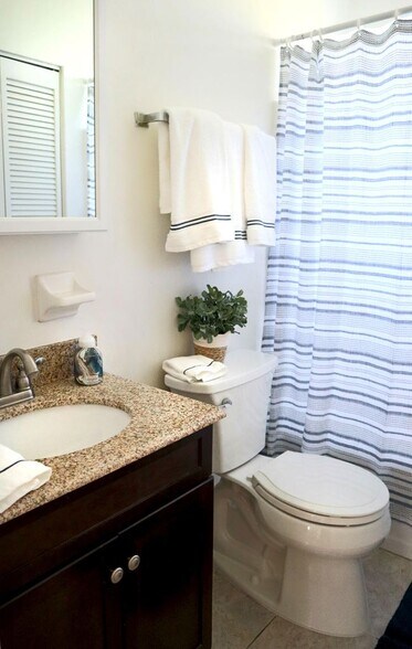 More Photos Of 172 N County Rd, Palm Beach Apartments For Sale