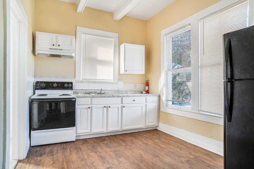 More Photos Of 1110 W Ashby Pl, San Antonio Apartments For Sale