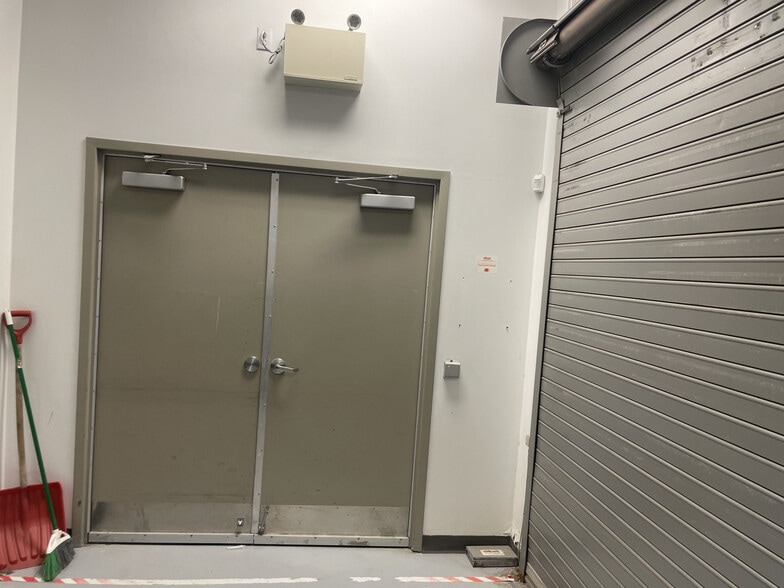 More Photos Of 2060 Walkley Rd, Ottawa Warehouse For Lease