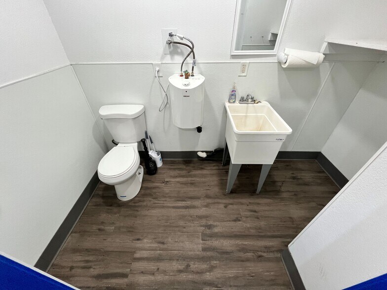 More Photos Of 2365 Northern Ave, Kingman Unknown For Lease