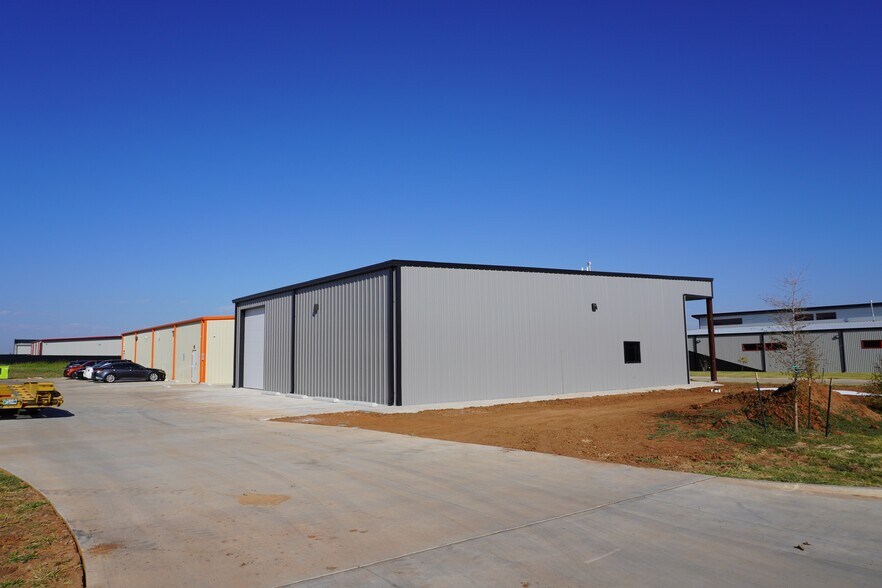 More Photos Of 600 NW 124th St, Oklahoma City Service For Lease