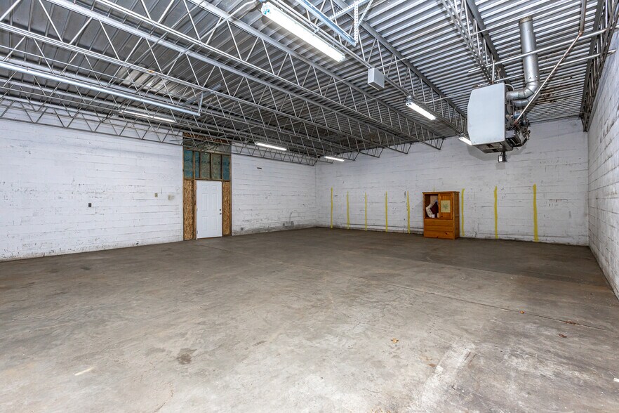 More Photos Of 665 David Ave, Danville Self Storage For Lease