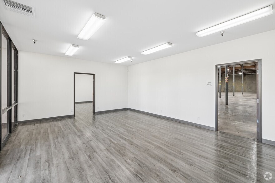 More Photos Of 4800 LittleJohn St, Baldwin Park Warehouse For Lease
