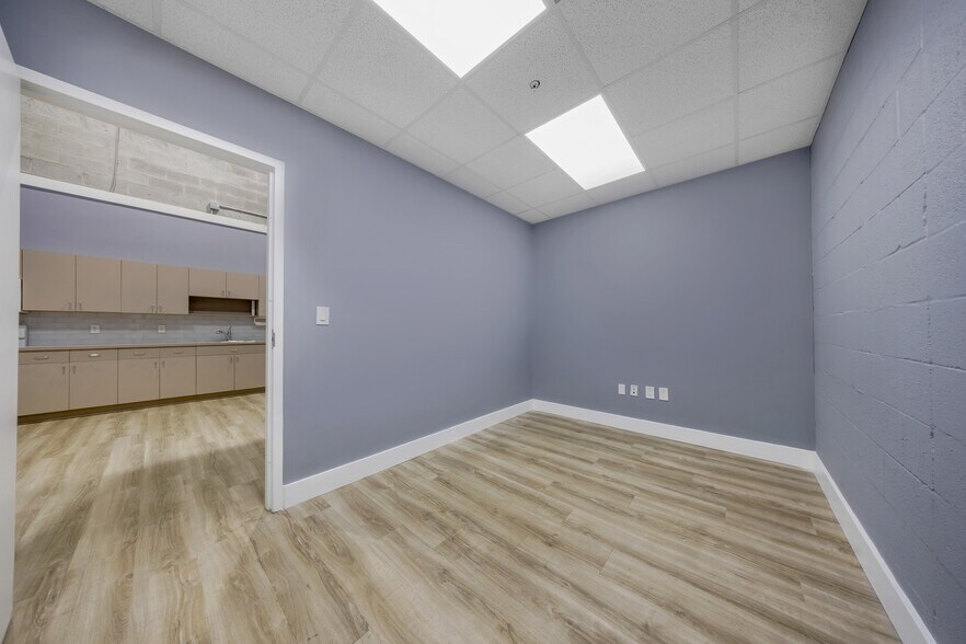 More Photos Of 11379-11399 NW 122nd St, Medley Warehouse For Sale