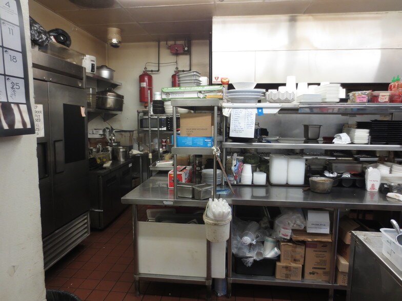 More Photos Of 818 N Pacific Ave, Glendale General Retail For Lease