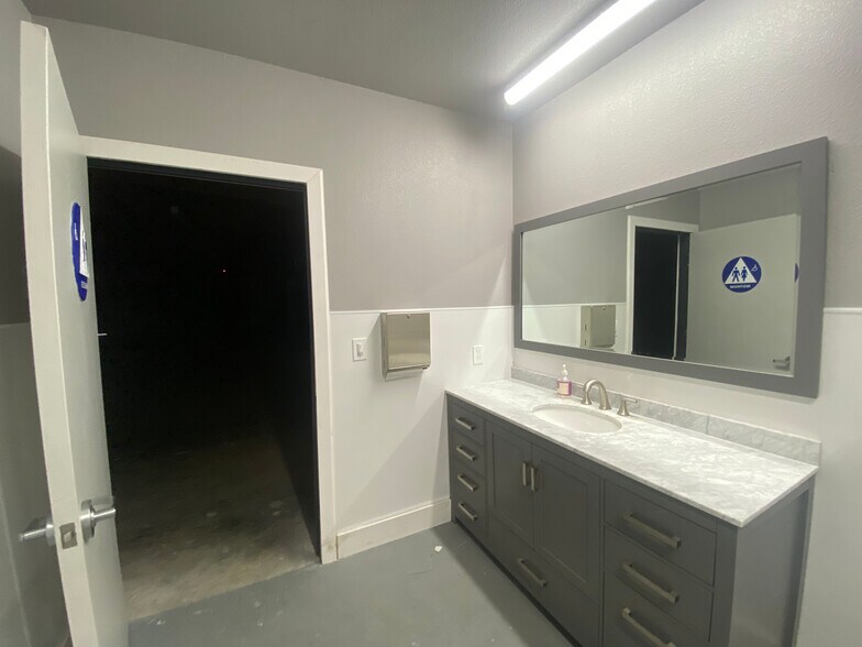 More Photos Of 3242 Airway Dr, Santa Rosa Light Manufacturing For Lease