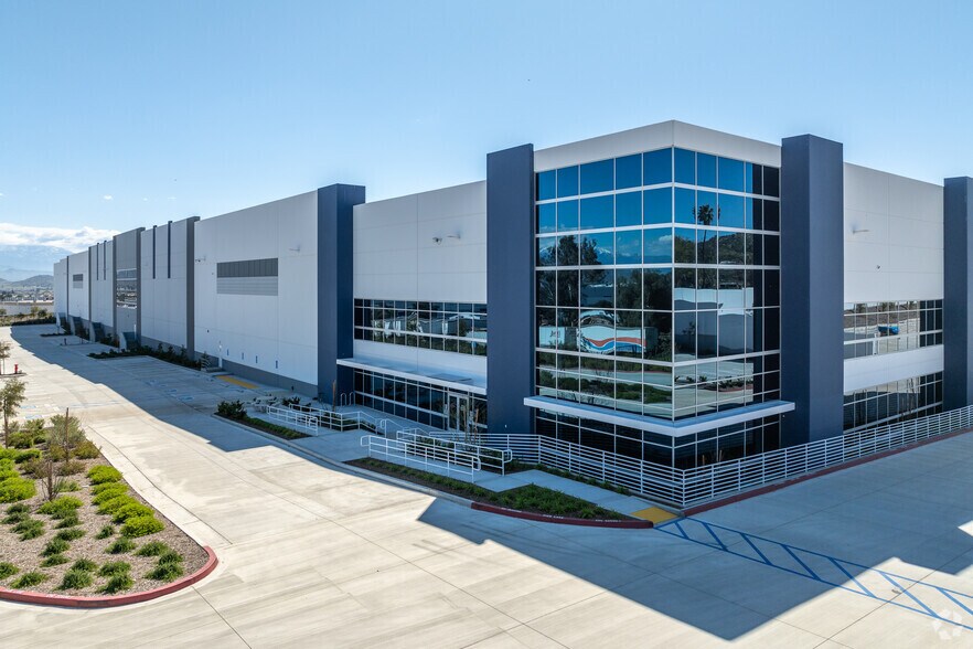 More Photos Of 23550 Placentia Ave, Perris Distribution For Lease
