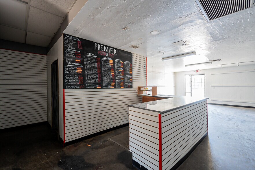 More Photos Of 17230 Cave Creek Rd, Phoenix Storefront For Lease