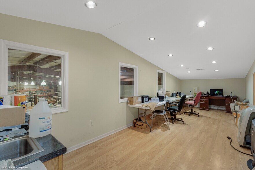 More Photos Of 328 Tiller Dr, Pawleys Island Warehouse For Lease