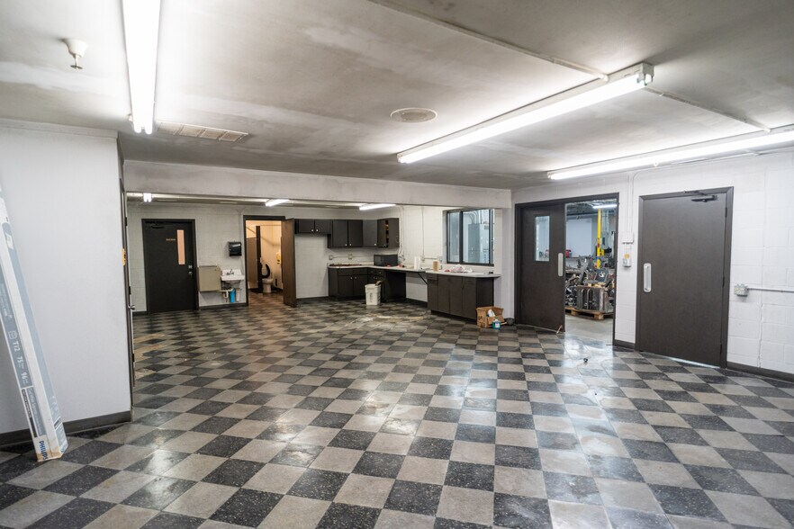 More Photos Of 1304 Valleyhigh Dr NW, Rochester Showroom For Sale