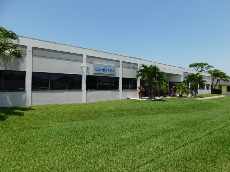 More Photos Of 21 Suntree Pl, Melbourne Medical For Lease