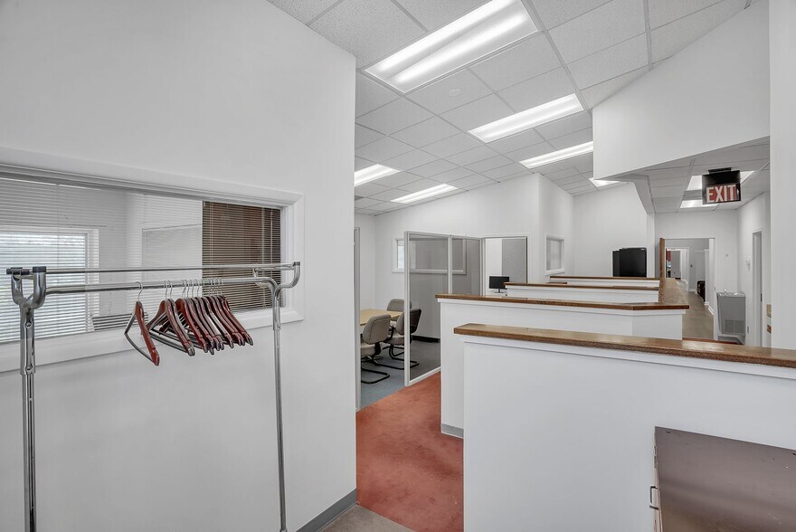 More Photos Of 4609 Pinecrest Office Park Dr, Alexandria Medical For Sale