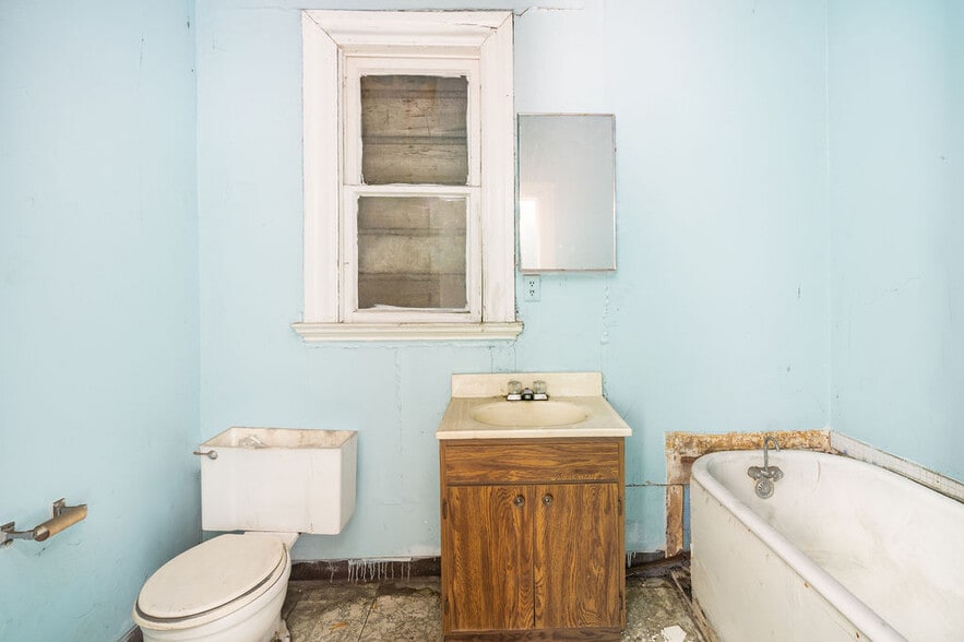 More Photos Of 4712 International Blvd, Oakland Specialty For Sale