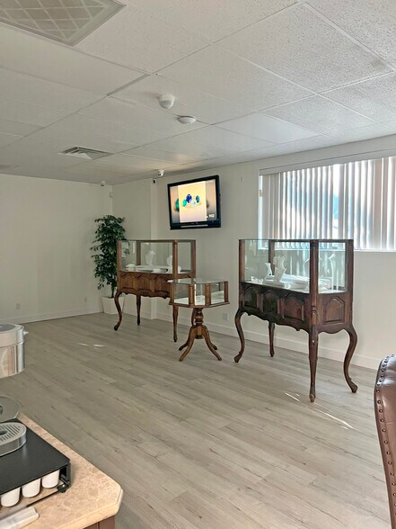 More Photos Of 910 N Amelia Ave, San Dimas Office For Sale