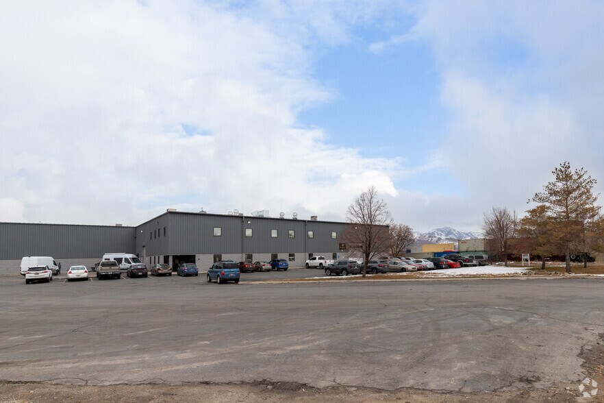More Photos Of 3528 W 500 S, Salt Lake City Manufacturing For Lease