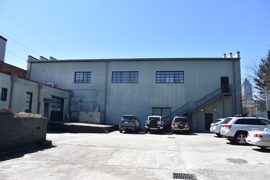 More Photos Of 454 Irwin St Ne, Atlanta Showroom For Lease