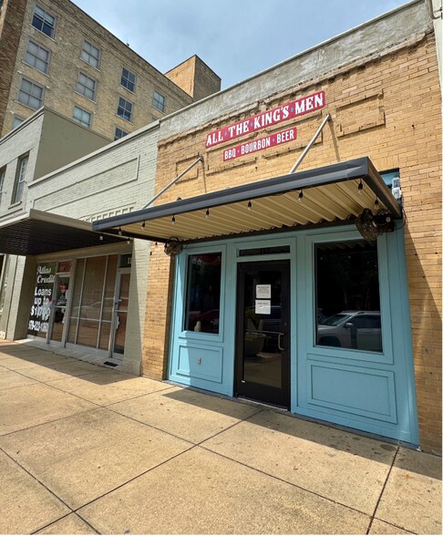 More Photos Of 112 S Main St, Bryan Restaurant For Lease