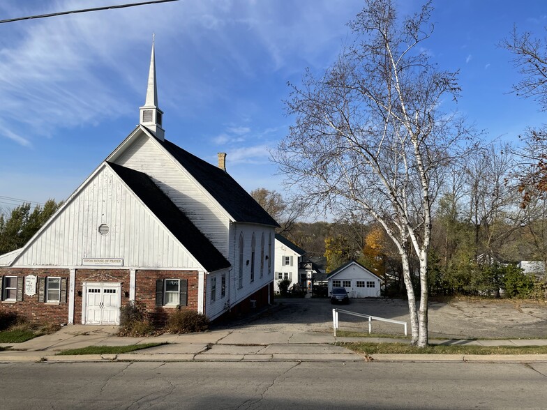 More Photos Of 332 State St, Ripon Specialty For Sale