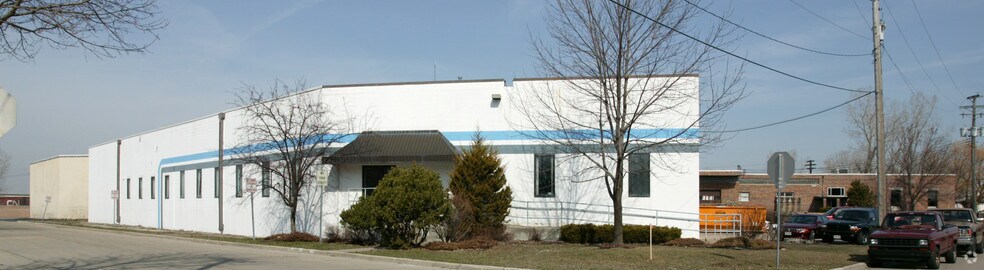 More Photos Of 1800 W Rogers Ave, Appleton Distribution For Lease