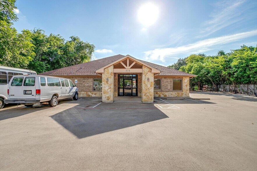 More Photos Of 905 Roberts Cut Off Rd, River Oaks Office For Sale