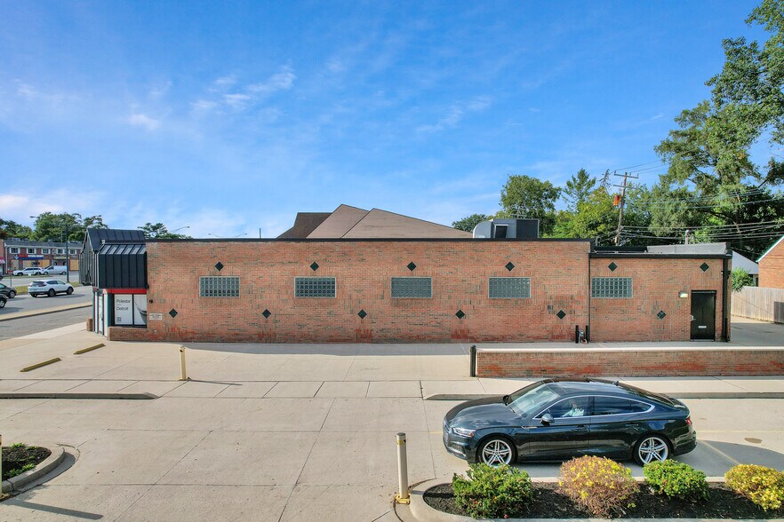 More Photos Of 33200 Woodward Ave, Birmingham Storefront Retail Office For Sale