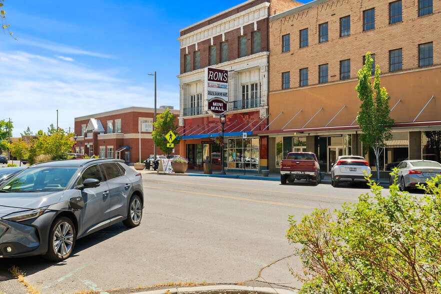 More Photos Of 17 N 3rd St, Yakima Apartments For Sale