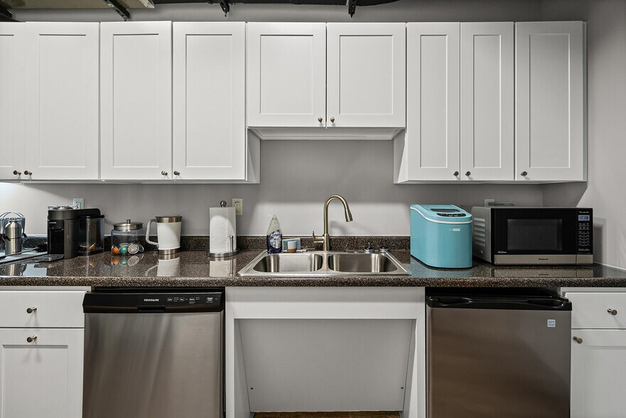 More Photos Of 300 N 5th St, Lafayette Office For Lease
