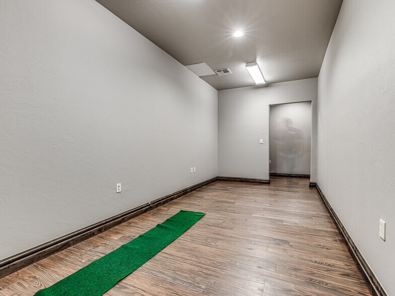 More Photos Of 209 NW 132nd St, Oklahoma City Industrial For Sale