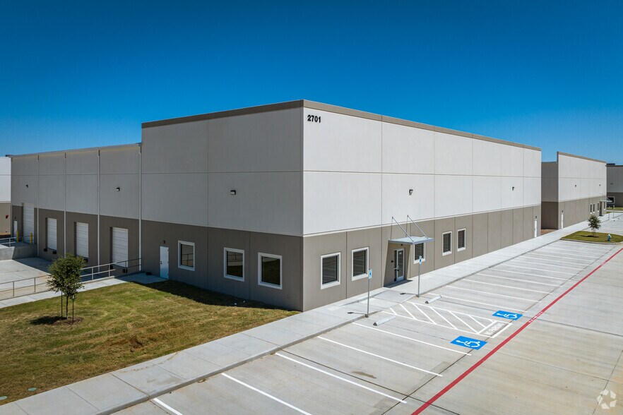 More Photos Of 2270 Twinwood Pky, Brookshire Unknown For Lease