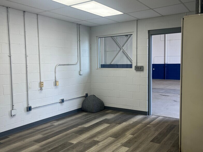 More Photos Of 13 West St, East Hanover Warehouse For Lease