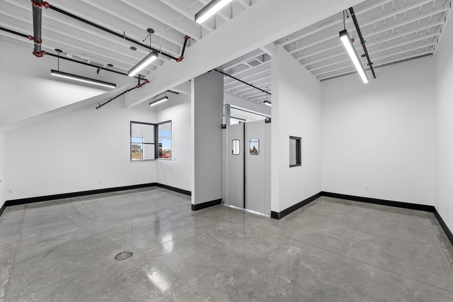 More Photos Of 6902 Rodeo Dr, Pasco Flex For Lease